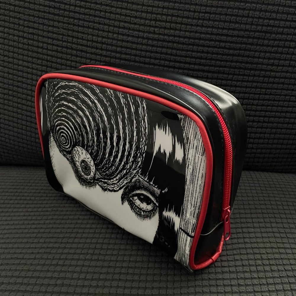 Hot Topic | Junji Ito Uzumaki Makeup Bag